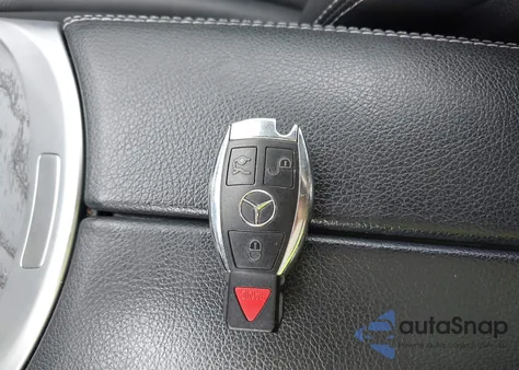 2017 Mercedes-Benz C 300 Luxury/Sport z USA, uszkodzony, nr VIN 55SWF4JB8HU200958